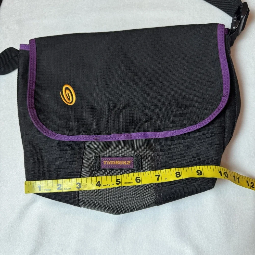Timbuk2 Classic Crossbody Messenger Bag Nlack Purple Trim Adjustable Strap Bike